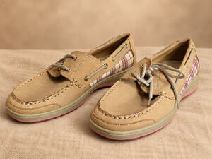 Deer Stags Boat Shoes Mens 10 M Tan Plaid Pink Sole Two Eyelet Lace Up Preowned
